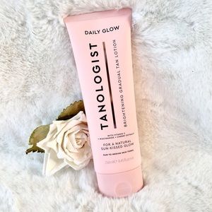 New with tags TANOLOGIST BRIGHTENING GRADUAL TAN LOTION for a sun kissed GLOW